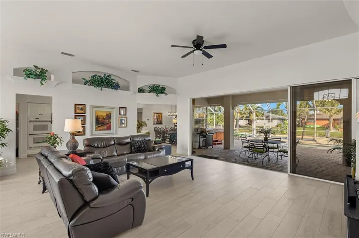 Slider door open to lanai