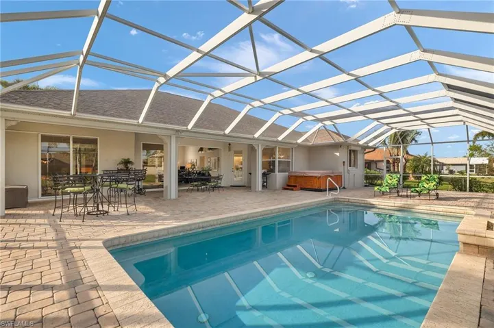 Huge lanai and outside area