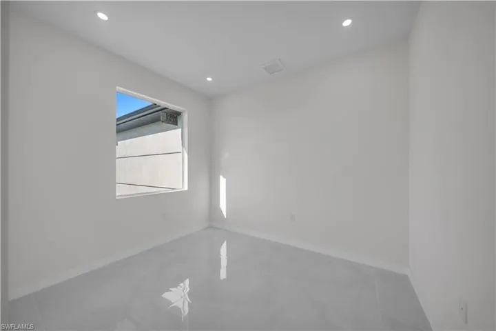 Empty room featuring recessed lighting and baseboards
