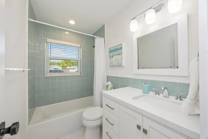 3560  Corana  WAY, Naples, FL 34105