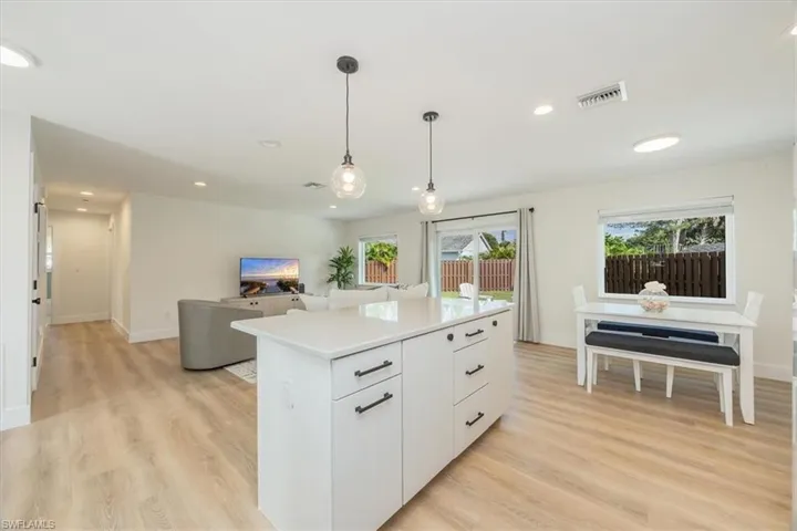 3560  Corana  WAY, Naples, FL 34105