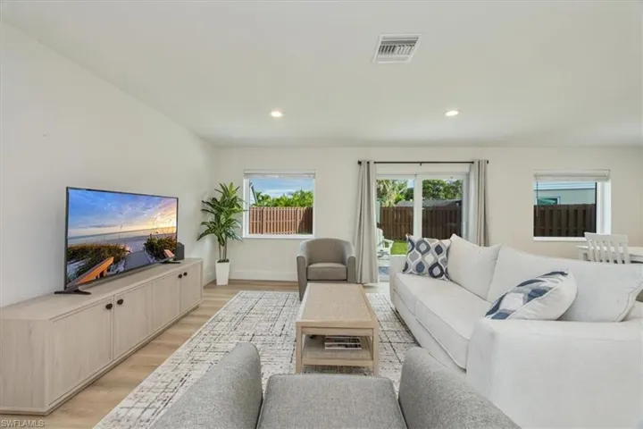 3560  Corana  WAY, Naples, FL 34105