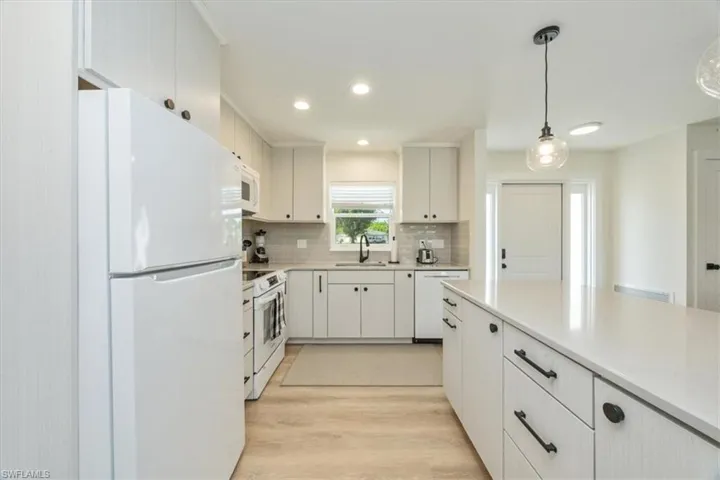 3560  Corana  WAY, Naples, FL 34105