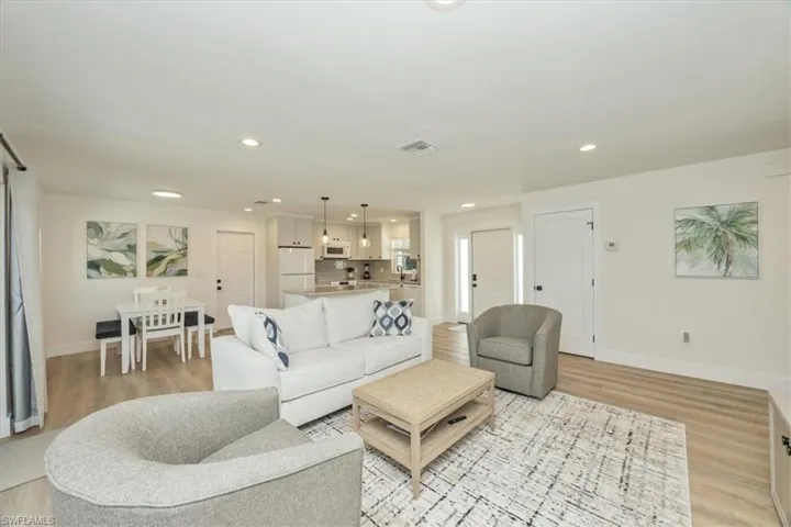 3560  Corana  WAY, Naples, FL 34105