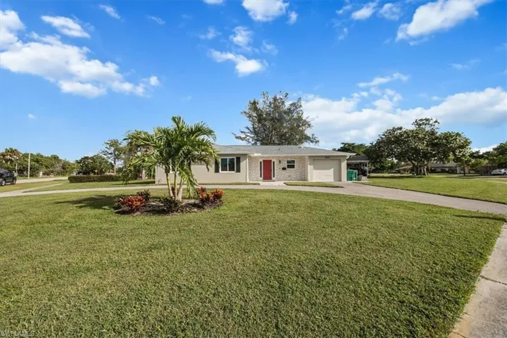 3560  Corana  WAY, Naples, FL 34105