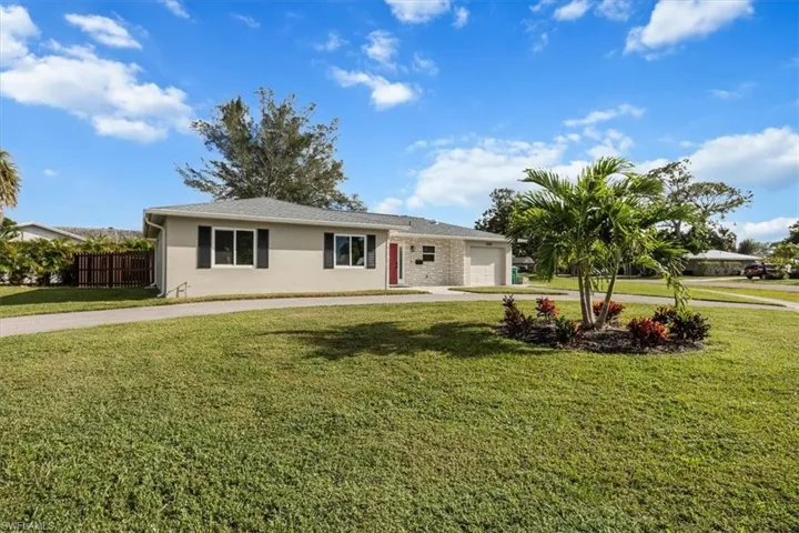 3560  Corana  WAY, Naples, FL 34105