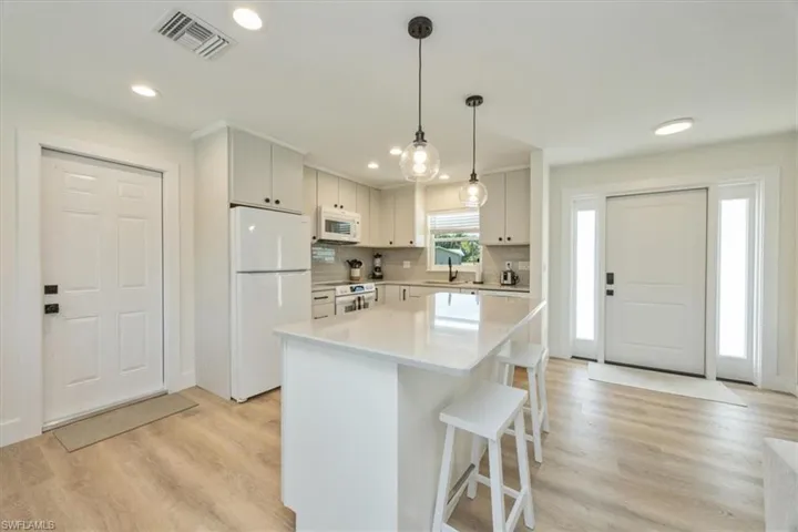 3560  Corana  WAY, Naples, FL 34105