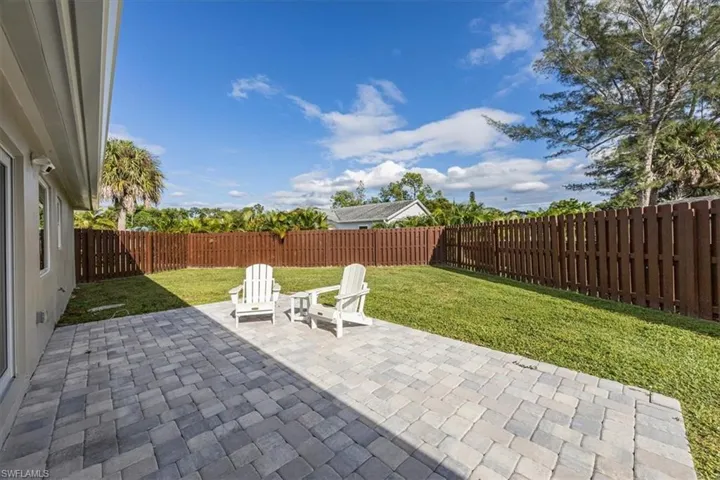 3560  Corana  WAY, Naples, FL 34105