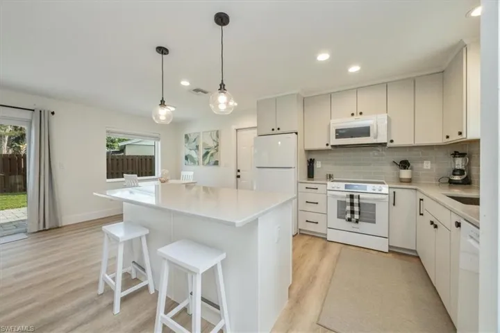 3560  Corana  WAY, Naples, FL 34105