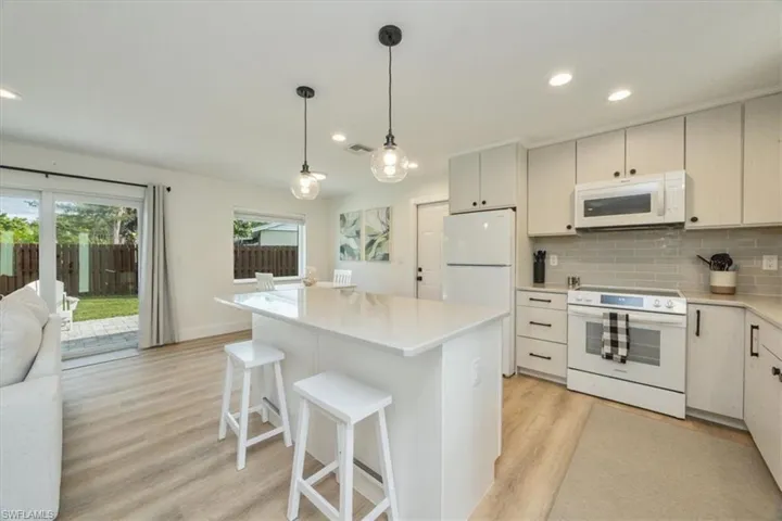 3560  Corana  WAY, Naples, FL 34105