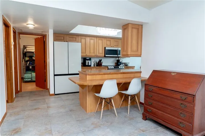 2113 SE 2nd TER, CAPE CORAL FL 33990