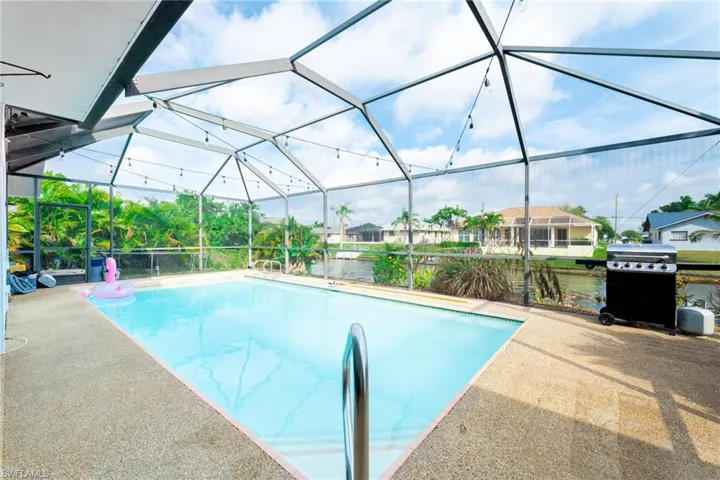 2113 SE 2nd TER, CAPE CORAL FL 33990