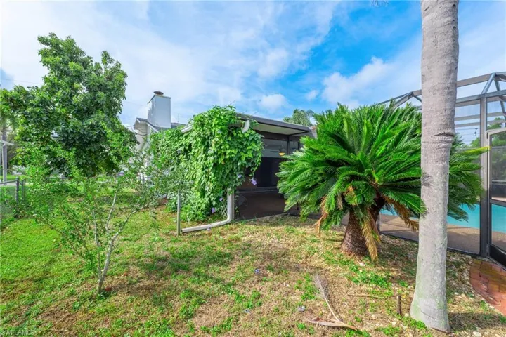 2113 SE 2nd TER, CAPE CORAL FL 33990