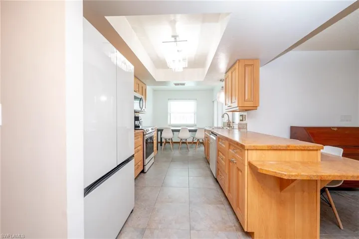 2113 SE 2nd TER, CAPE CORAL FL 33990