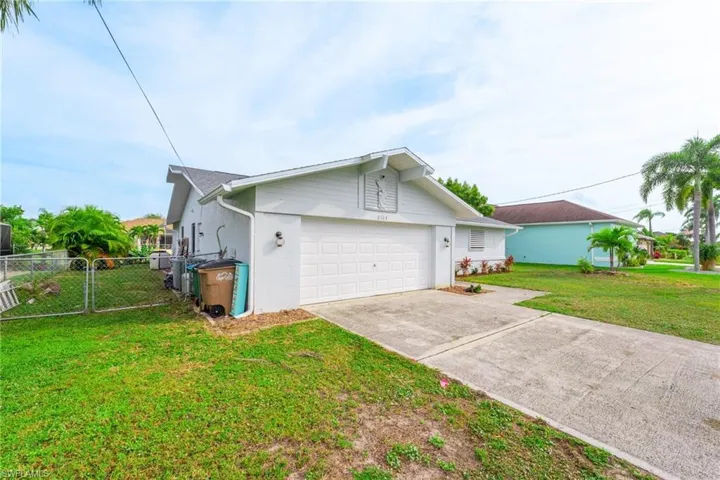 2113 SE 2nd TER, CAPE CORAL FL 33990