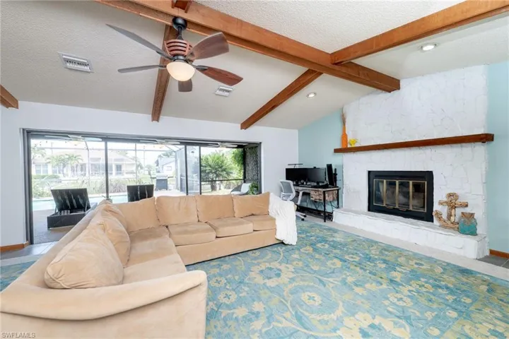 2113 SE 2nd TER, CAPE CORAL FL 33990