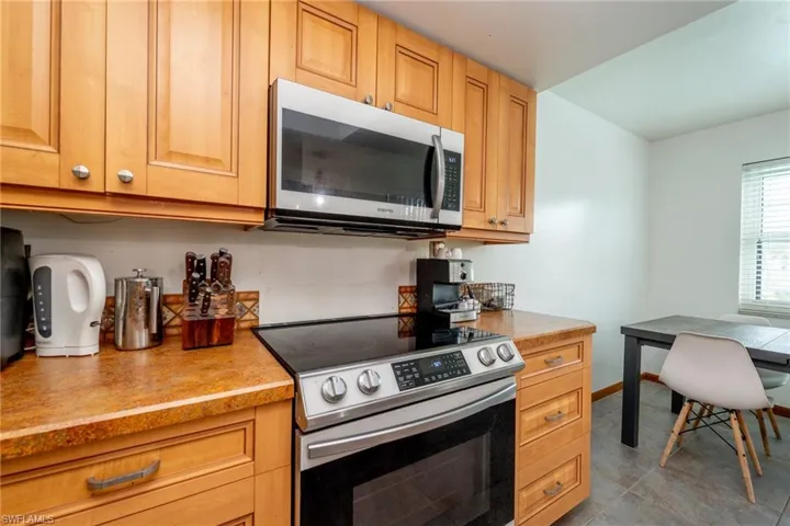 2113 SE 2nd TER, CAPE CORAL FL 33990