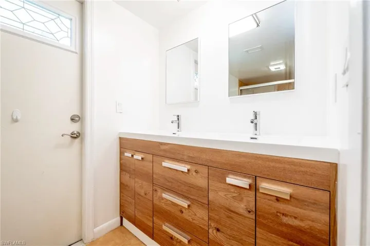 2113 SE 2nd TER, CAPE CORAL FL 33990