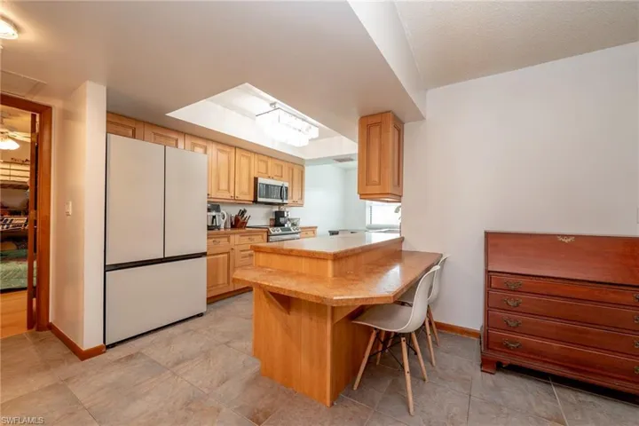 2113 SE 2nd TER, CAPE CORAL FL 33990