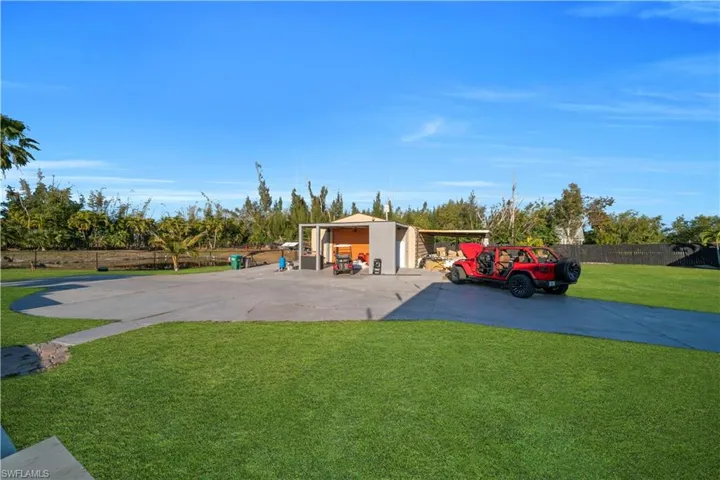 View of yard featuring an outdoor structure