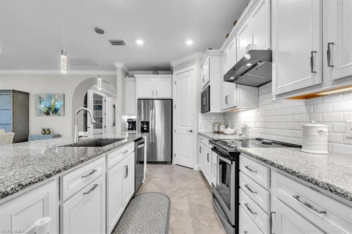 3135 Walnut Grove Ln, Alva, Florida 33920