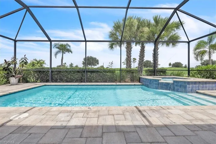 Heated saltwater pool/spa