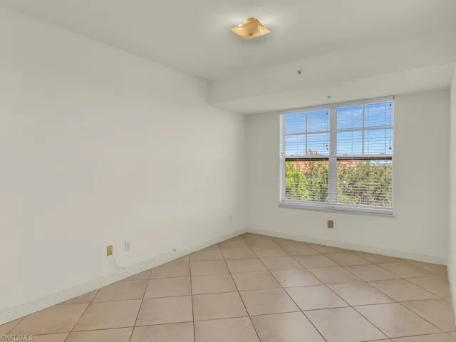 Spare room featuring light tile patterned flooring