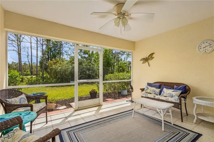 Screen enclosed Patio with view of Lake, enjoy the local wildlife; bunnies, squirrels, birds