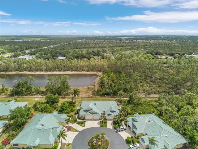 Villa has lake view