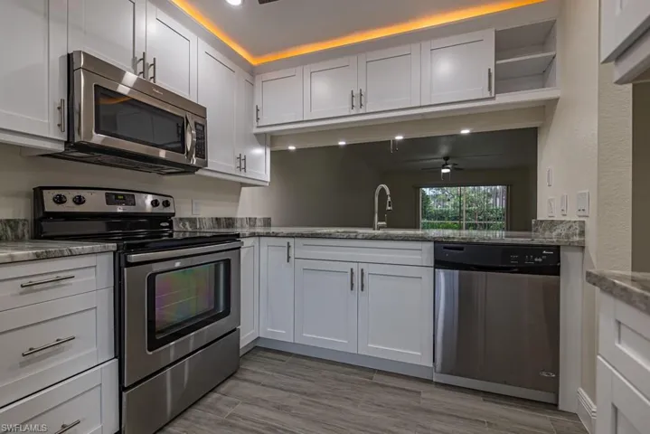 2562 Kings Lake Blvd, Naples, Florida 34112