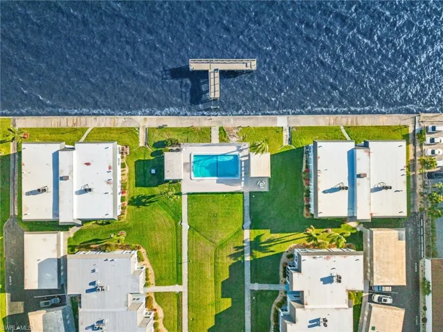 Birds eye view of property