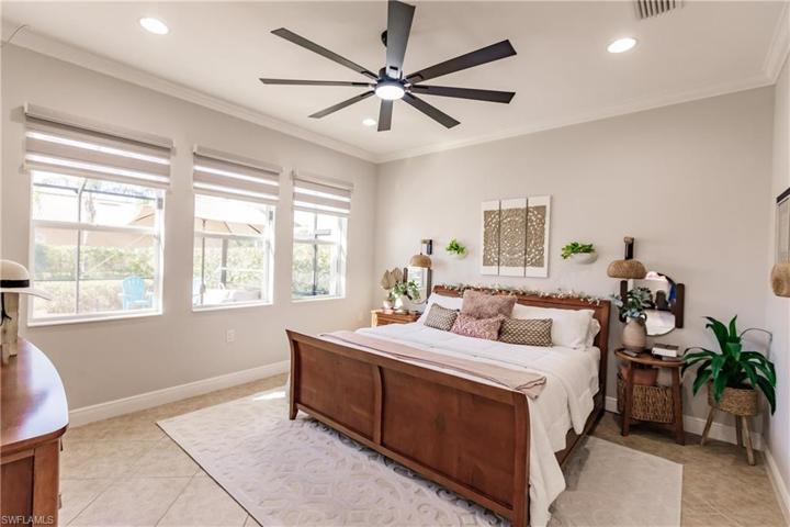 LARGE MASTER BEDROOM WITH THE DUAL SHEER "BLACK-OUT" LOUVER WINDOW TREATMENTS!