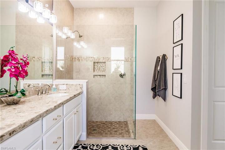 CLOSE-UP OF THAT AMAZINGLY BEAUTIFUL SHOWER!