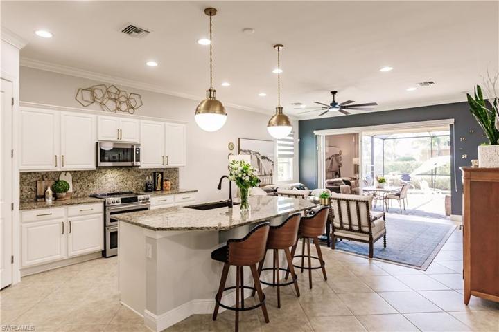 MODERN KITCHEN WITH A ONE LEVEL COUNTERTOP & BRIGHT UPSCALE LIGHTING!