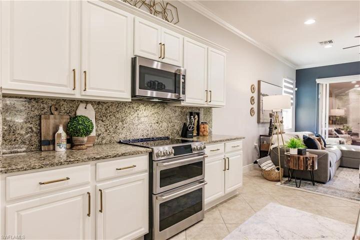 CLOSE-UP VIEW OF THESE AMAZING CABINETS, BACKSPLASH & NEW DOUBLE OVEN & MICROWAVE!
