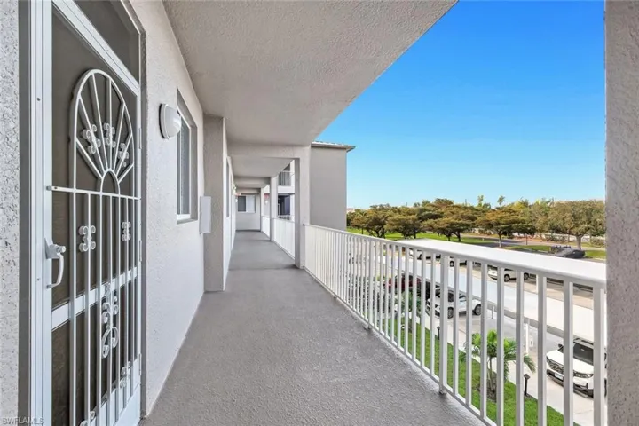 Screened Front Entry