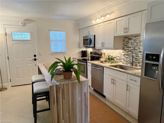 960  7th S ST, Naples, FL 34102