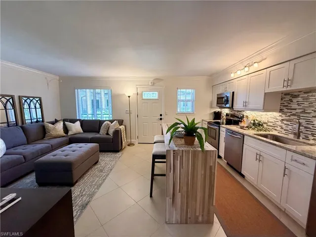 960  7th S ST, Naples, FL 34102