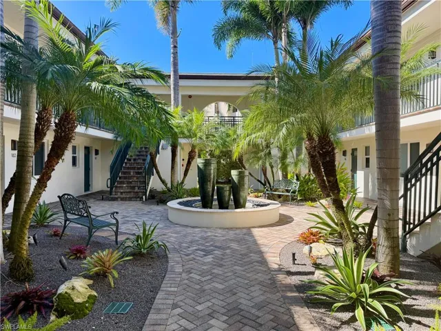 960  7th S ST, Naples, FL 34102