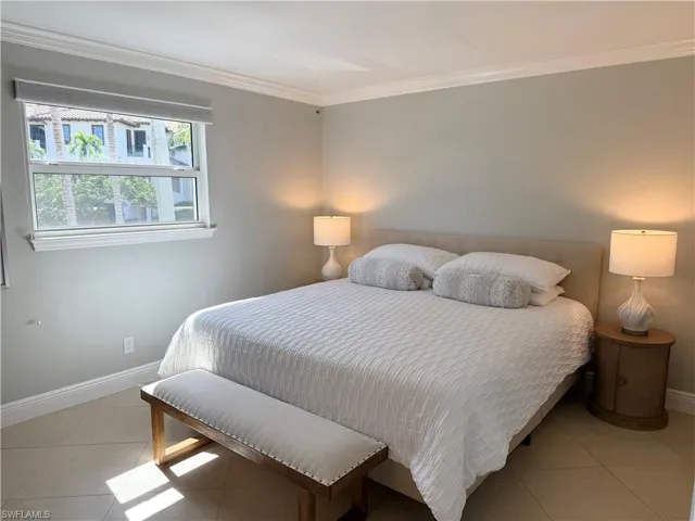 960  7th S ST, Naples, FL 34102