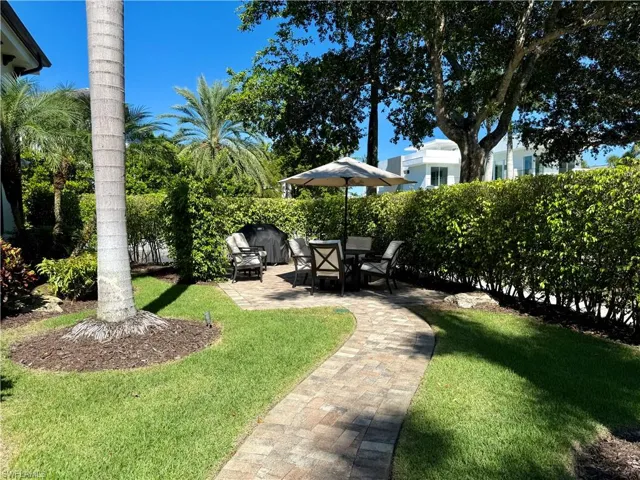 960  7th S ST, Naples, FL 34102