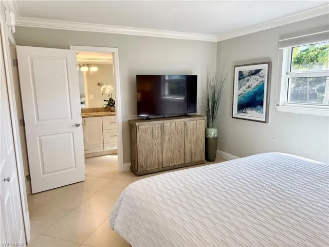 960  7th S ST, Naples, FL 34102
