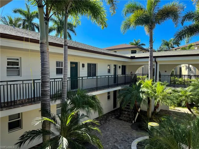 960  7th S ST, Naples, FL 34102