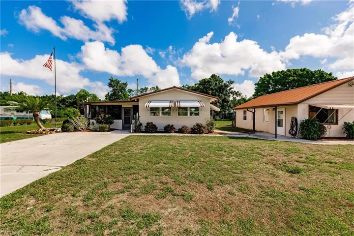 Single story home with a front yard