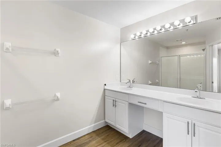 835  Hampton  CIR, Naples, FL 34105
