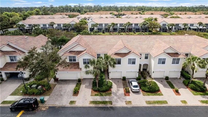 835  Hampton  CIR, Naples, FL 34105