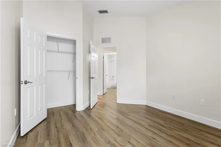 835  Hampton  CIR, Naples, FL 34105