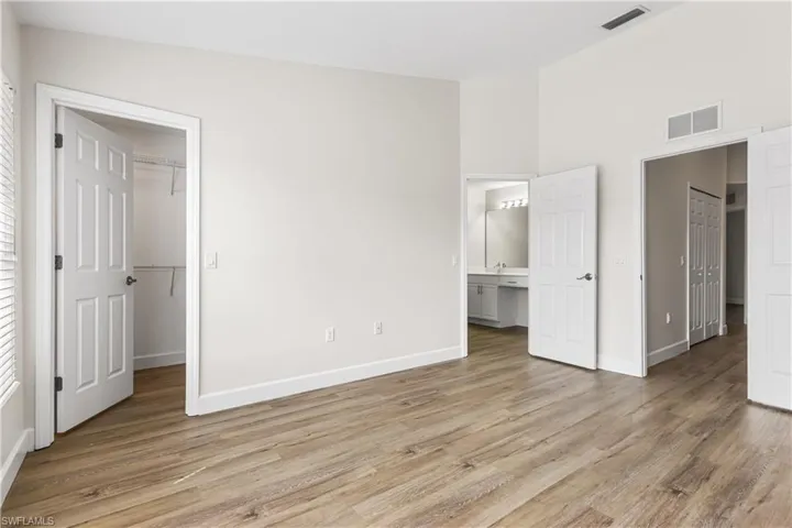 835  Hampton  CIR, Naples, FL 34105