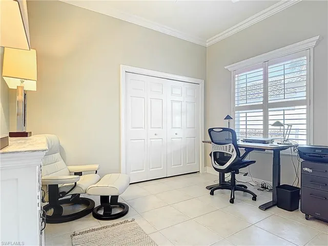 Office which can be serve as 4th bedroom or den