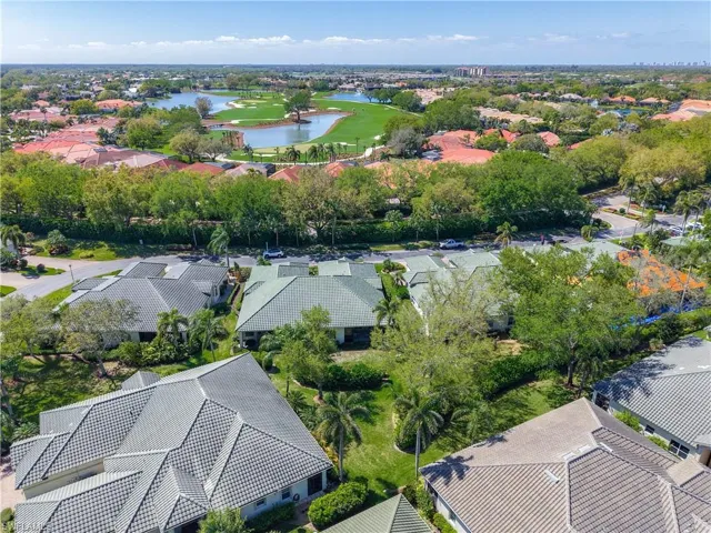 Bird's eye view featuring a residential view and a water view